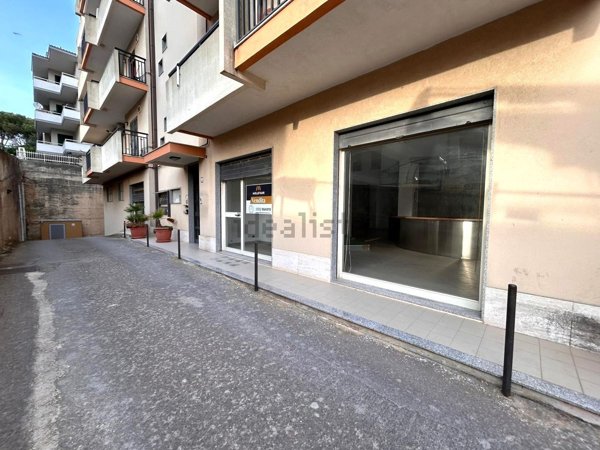 locale commerciale in vendita a Modica