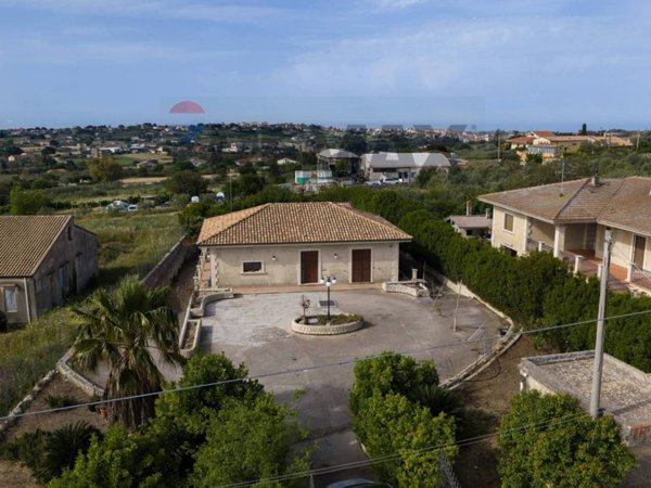 casa indipendente in vendita a Modica