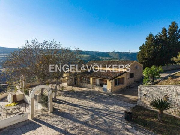 casa indipendente in vendita a Modica