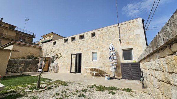 casa indipendente in vendita a Modica in zona Modica Alta