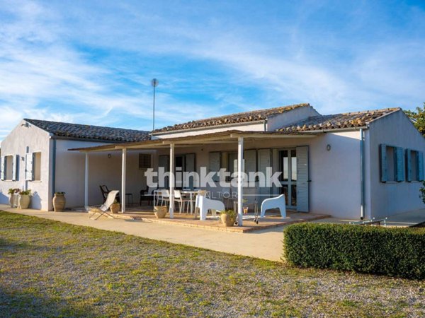 casa indipendente in vendita a Modica