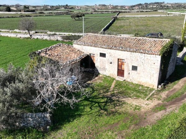 casa indipendente in vendita a Modica