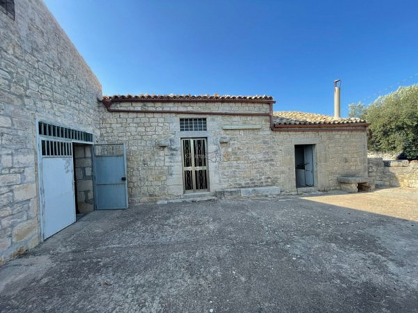 casa indipendente in vendita a Modica