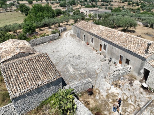 casa indipendente in vendita a Modica in zona Frigintini
