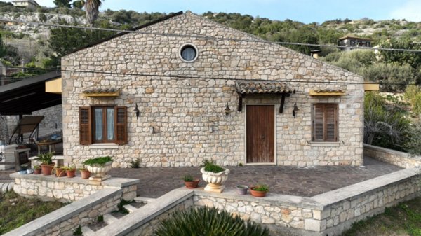 casa indipendente in vendita a Modica in zona Modica Alta