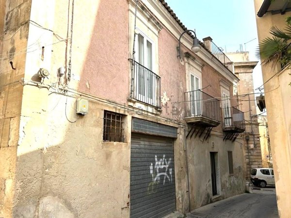 casa indipendente in vendita a Modica in zona Modica Bassa