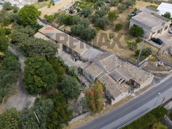 casa indipendente in vendita a Modica
