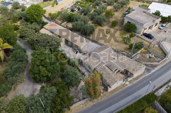 casa indipendente in vendita a Modica