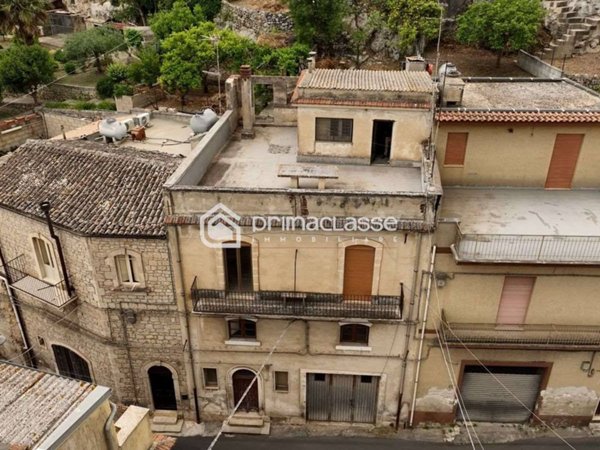 casa indipendente in vendita a Modica in zona Modica Alta