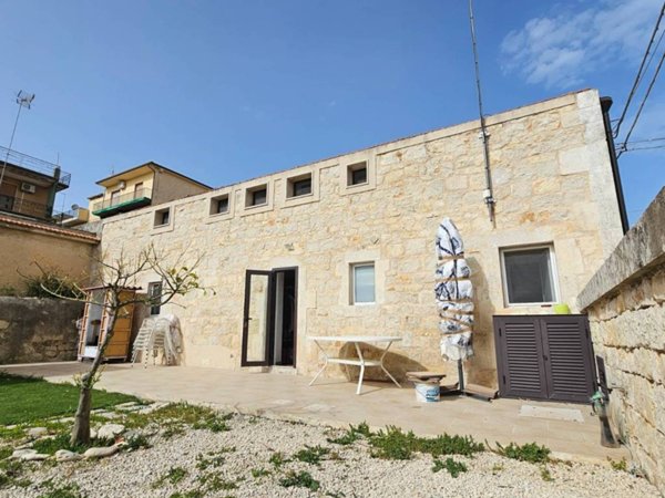 casa indipendente in vendita a Modica in zona Modica Alta