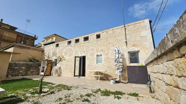 casa indipendente in vendita a Modica in zona Modica Alta