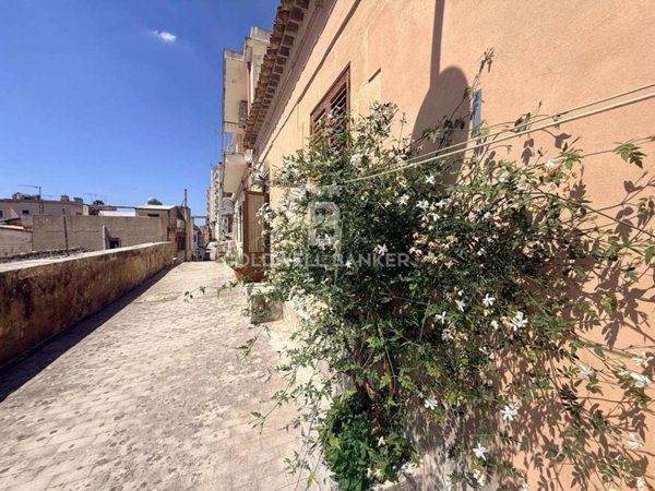 casa indipendente in vendita a Modica