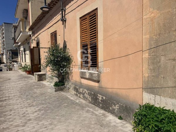 casa indipendente in vendita a Modica