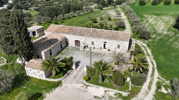 casa indipendente in vendita a Modica in zona Frigintini