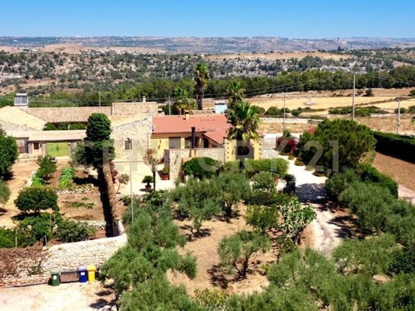 casa indipendente in vendita a Modica in zona Sacro Cuore