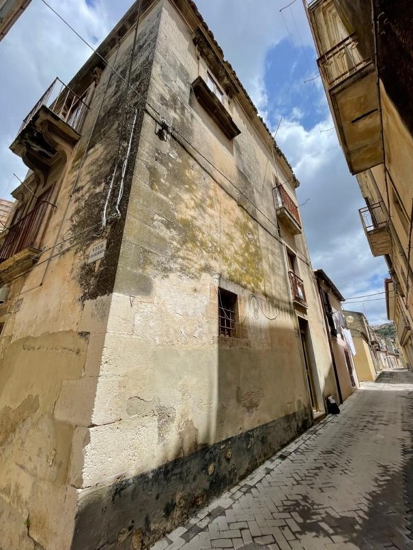casa indipendente in vendita a Modica in zona Modica Bassa