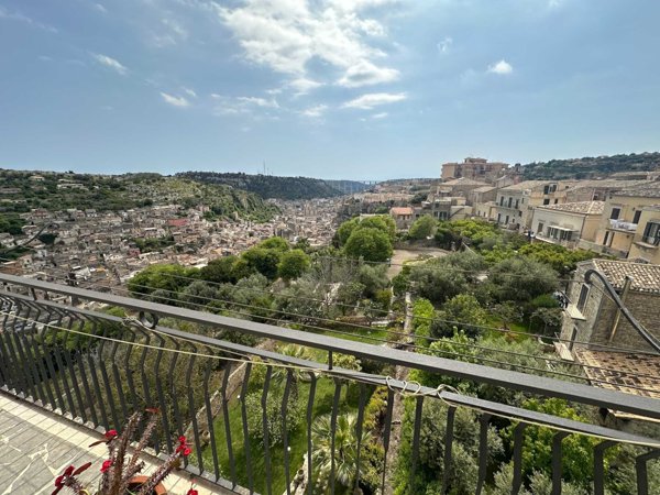 appartamento in vendita a Modica in zona Modica Alta