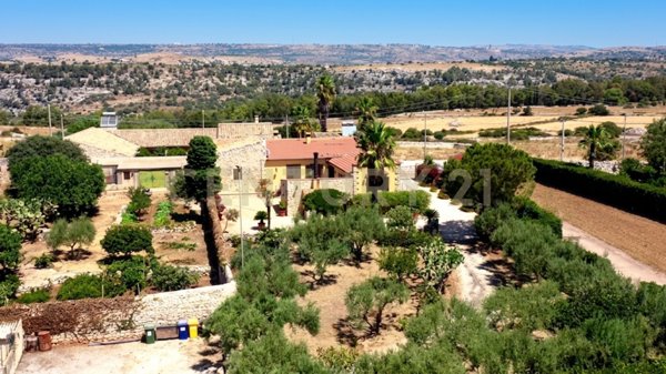 casa indipendente in vendita a Modica in zona Sacro Cuore