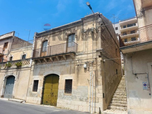 casa indipendente in vendita a Modica