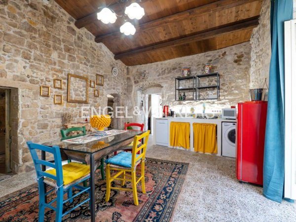 casa indipendente in vendita a Modica in zona Modica Bassa