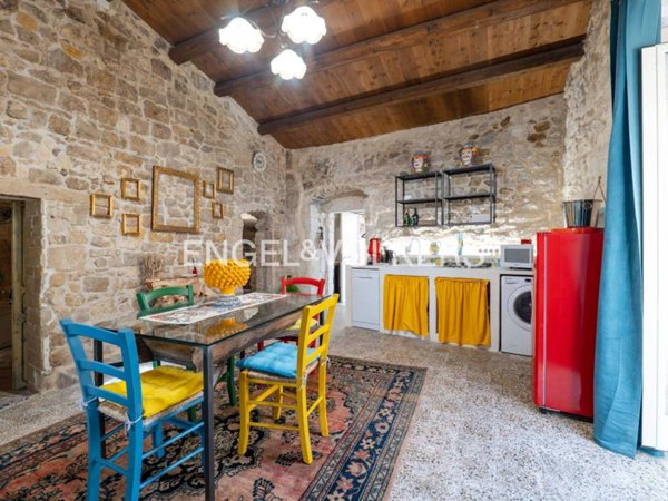 casa indipendente in vendita a Modica in zona Modica Bassa