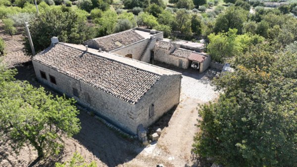 casa indipendente in vendita a Modica in zona Frigintini