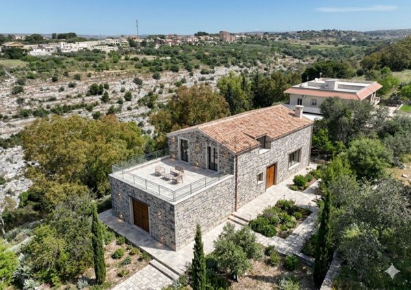 quadrivano in vendita a Modica in zona Sacro Cuore