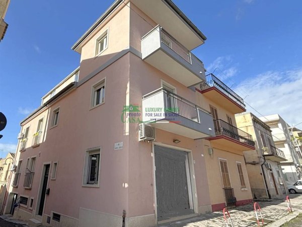 casa indipendente in vendita a Modica in zona Modica Alta