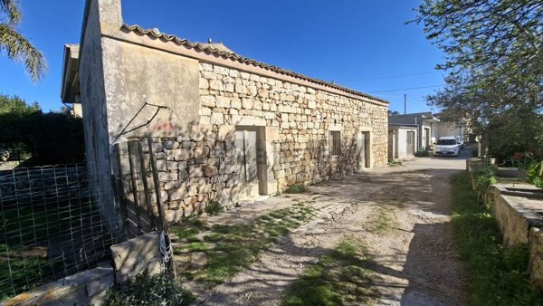 casa indipendente in vendita a Modica in zona Sacro Cuore
