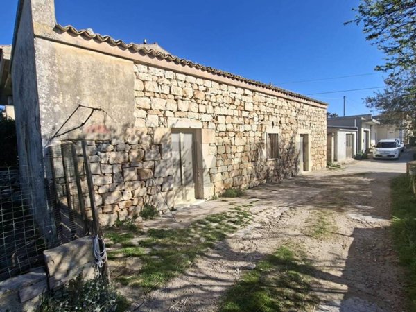 casa indipendente in vendita a Modica