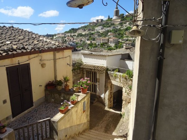 casa indipendente in vendita a Modica