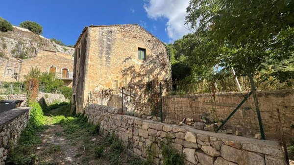 casa indipendente in vendita a Modica in zona Modica Bassa