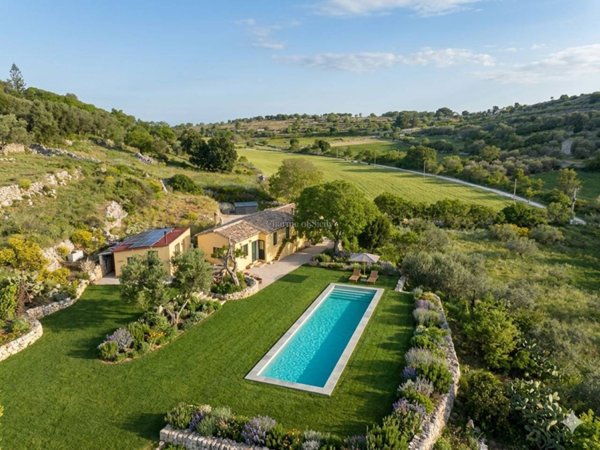 casa indipendente in vendita a Modica in zona Frigintini