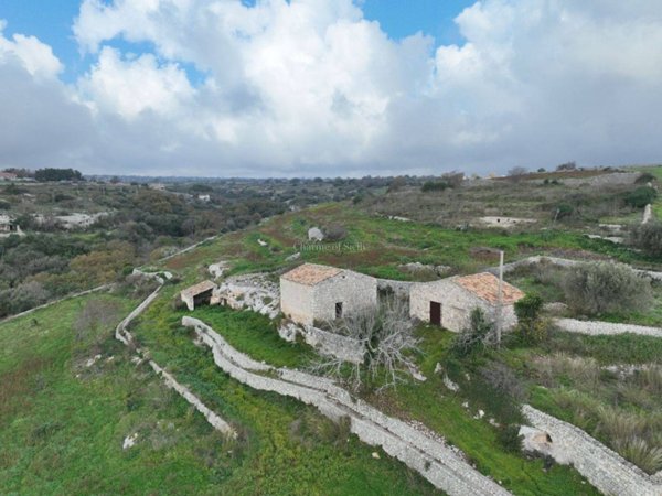 casa indipendente in vendita a Modica in zona Frigintini