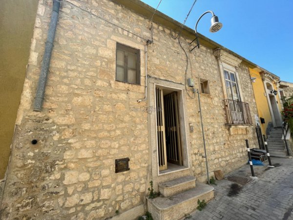 casa indipendente in vendita a Modica in zona Modica Alta