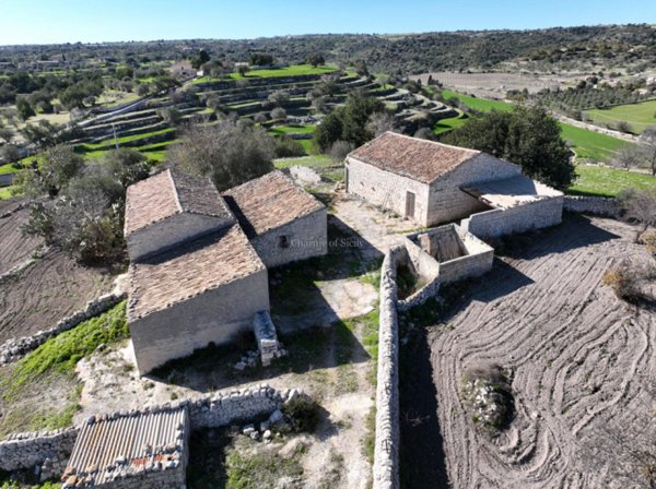 casa indipendente in vendita a Modica in zona Frigintini