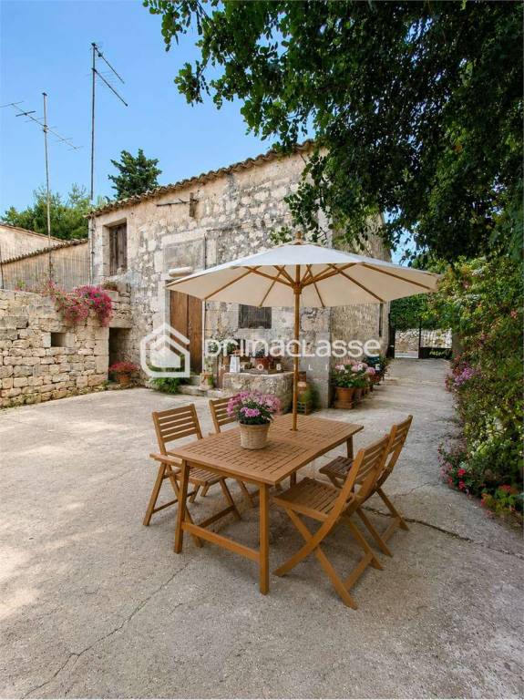 casa indipendente in vendita a Modica