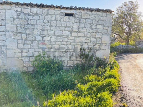 casa indipendente in vendita a Modica in zona Frigintini