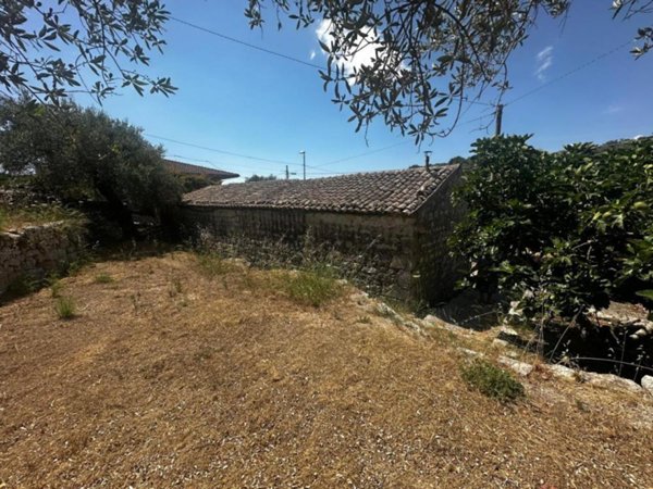 casa indipendente in vendita a Modica in zona Frigintini