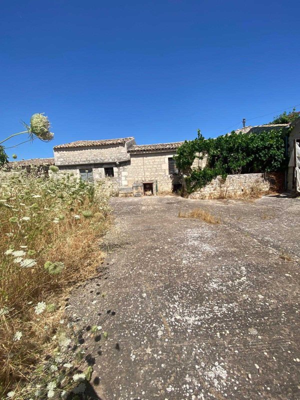 casa indipendente in vendita a Modica