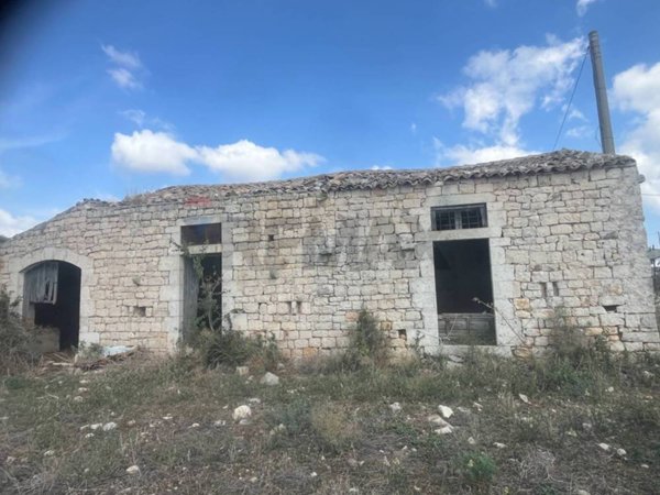 casa indipendente in vendita a Modica