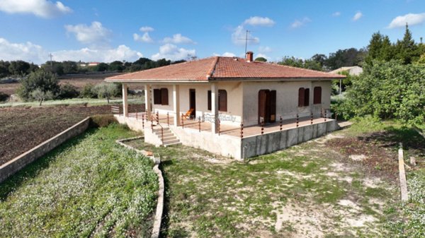 casa indipendente in vendita a Modica