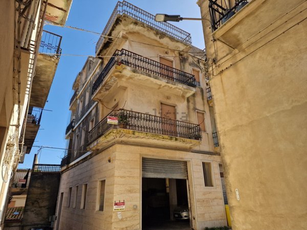 casa indipendente in vendita a Modica in zona Modica Alta