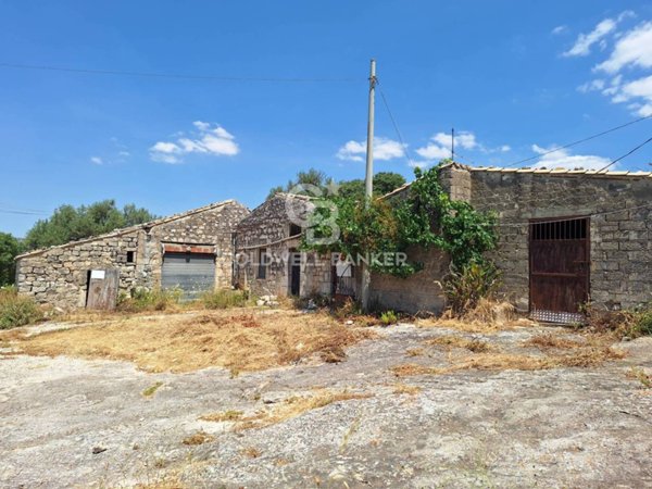 casa indipendente in vendita a Modica