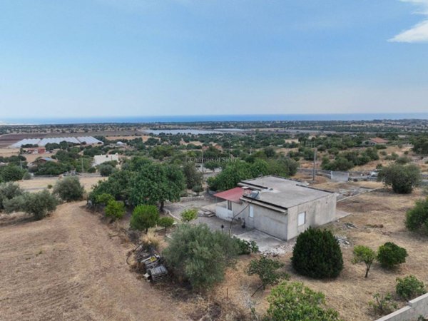 casa indipendente in vendita a Modica