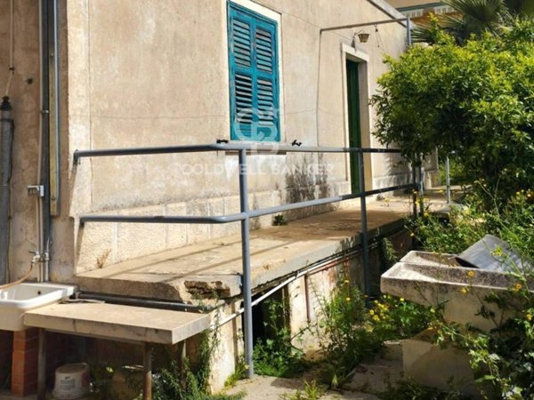 casa indipendente in vendita a Modica