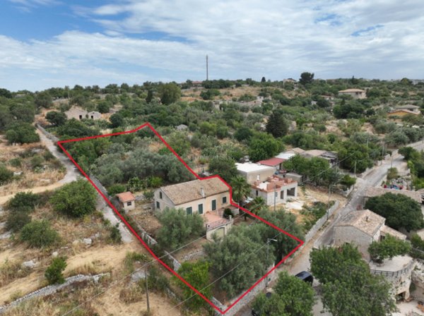 casa indipendente in vendita a Modica