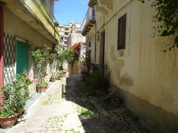 casa indipendente in vendita a Modica in zona Modica Bassa