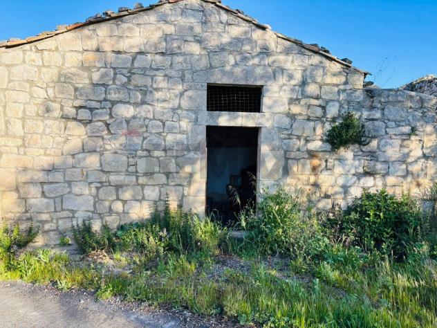 casa indipendente in vendita a Modica