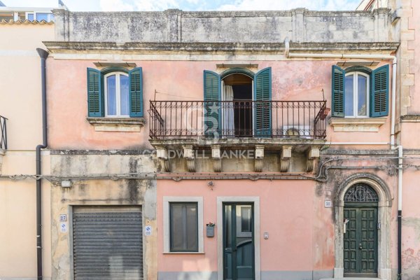 casa indipendente in vendita a Modica
